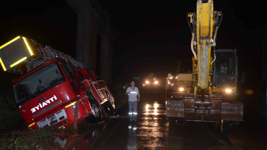 Ordu'da itfaiye arac� yan yatt�