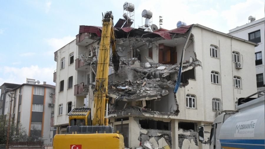 Osmaniye Barosu ağır hasarlı binaların yıkılmasına tedbiren durdurma kararı aldırdı