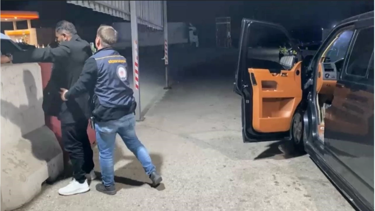 Osmaniye'de VIP araçla göçmen kaçakcılığı