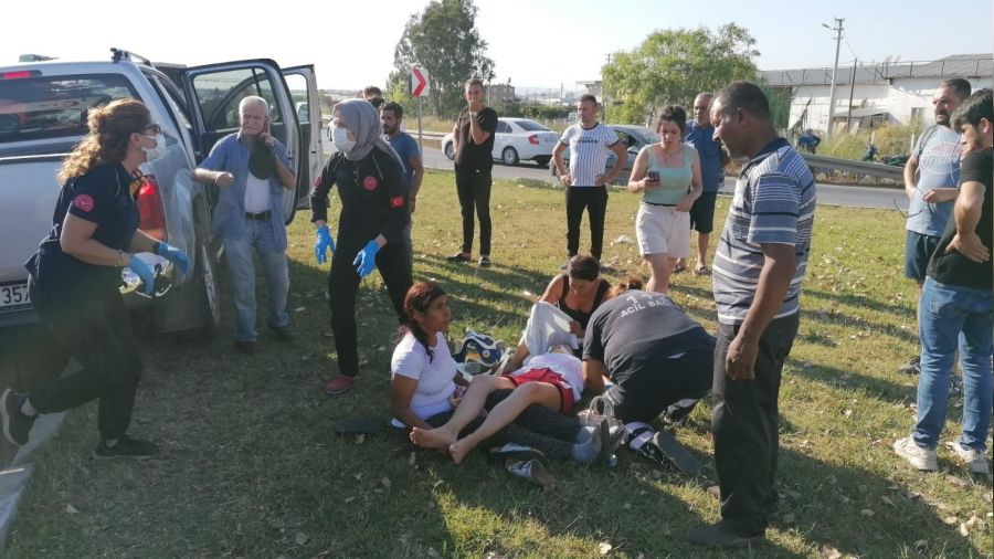 Otel alanlarn tayan servis kamyonetle arpt: 8 yaral