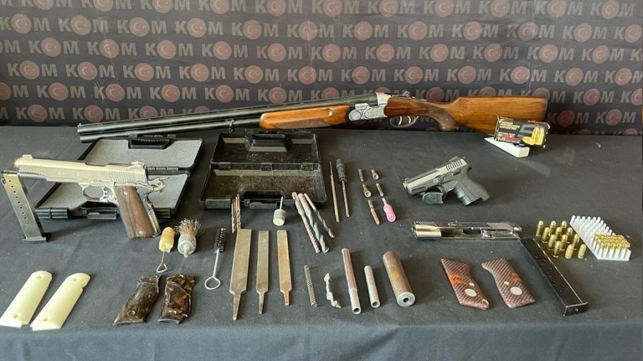 Oto ekspertiz görünümlü silah atölyesine polis baskını