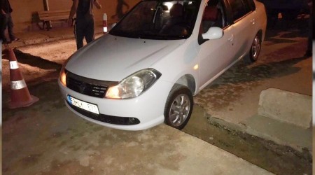 Otomobil bir anda ukura dald