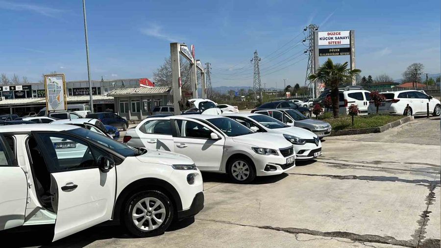 Otomobil sat��lar�nda online d�nem