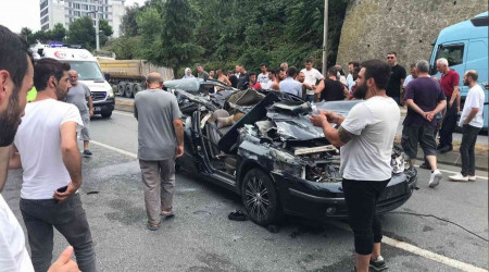 Otomobil tıra arkadan çarptı: 3'ü çocuk, 6 yaralı