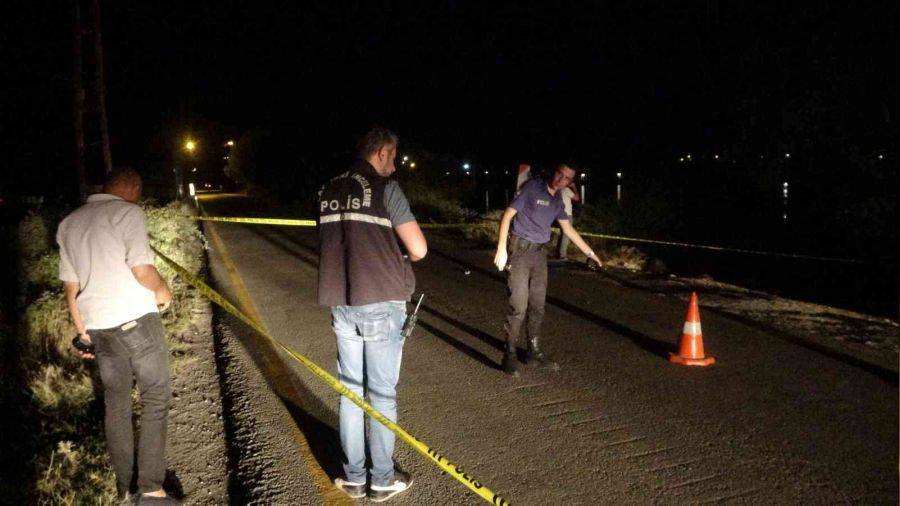 Otomobilden gençlere ateş açıldı: 1 ölü