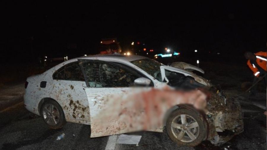 Otomobilin koyun sürüsüne dalma anı kamerada
