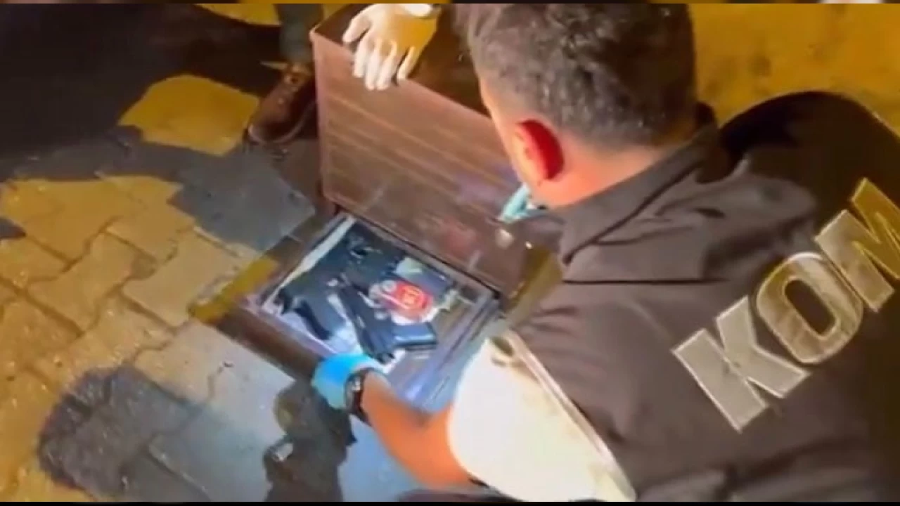 �zel b�lmelere gizli silah ve t�fek ele ge�irildi
