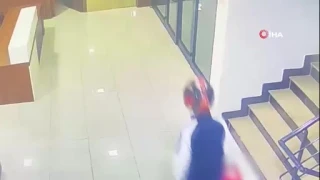 Özel Harekat kapıları koçbaşıyla kırdı