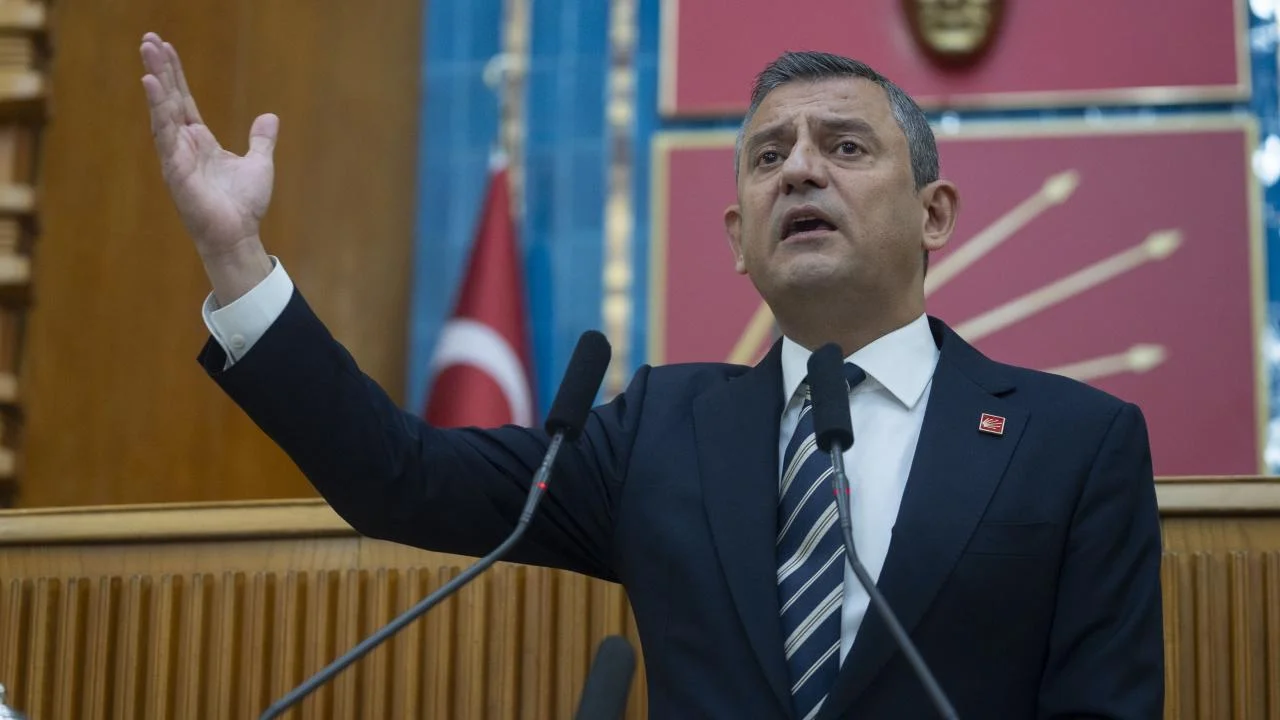 �zg�r �zel: "CHP'nin kurultay� lekelenebilecek bir kurultay de�il"