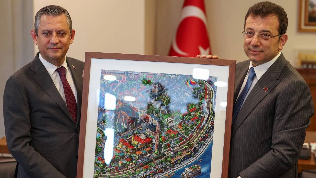 Özgür Özel'den İmamoğlu'na ziyaret: Atatürk’ün partisini iktidara taşıma sorumluluğumuz var