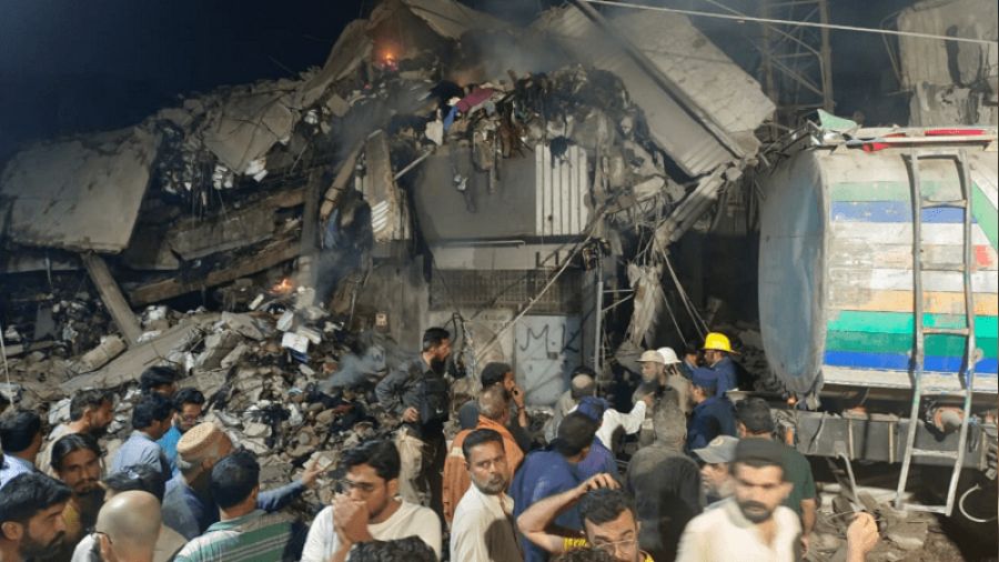 Pakistan'da fabrikada yangın: 4 ölü, 13 yaralı