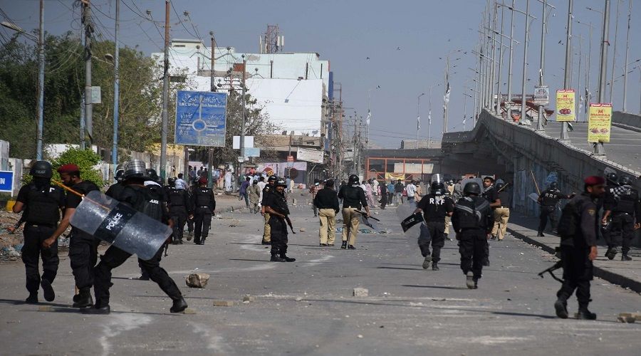 Pakistan'da sokaklar sava� alan�na d�nd�