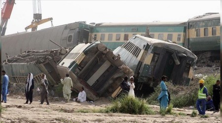 Pakistan'da tren kazası: 51 ölü, 100 yaralı