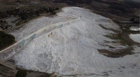 Pamukkale yabancı turistlere kaldı