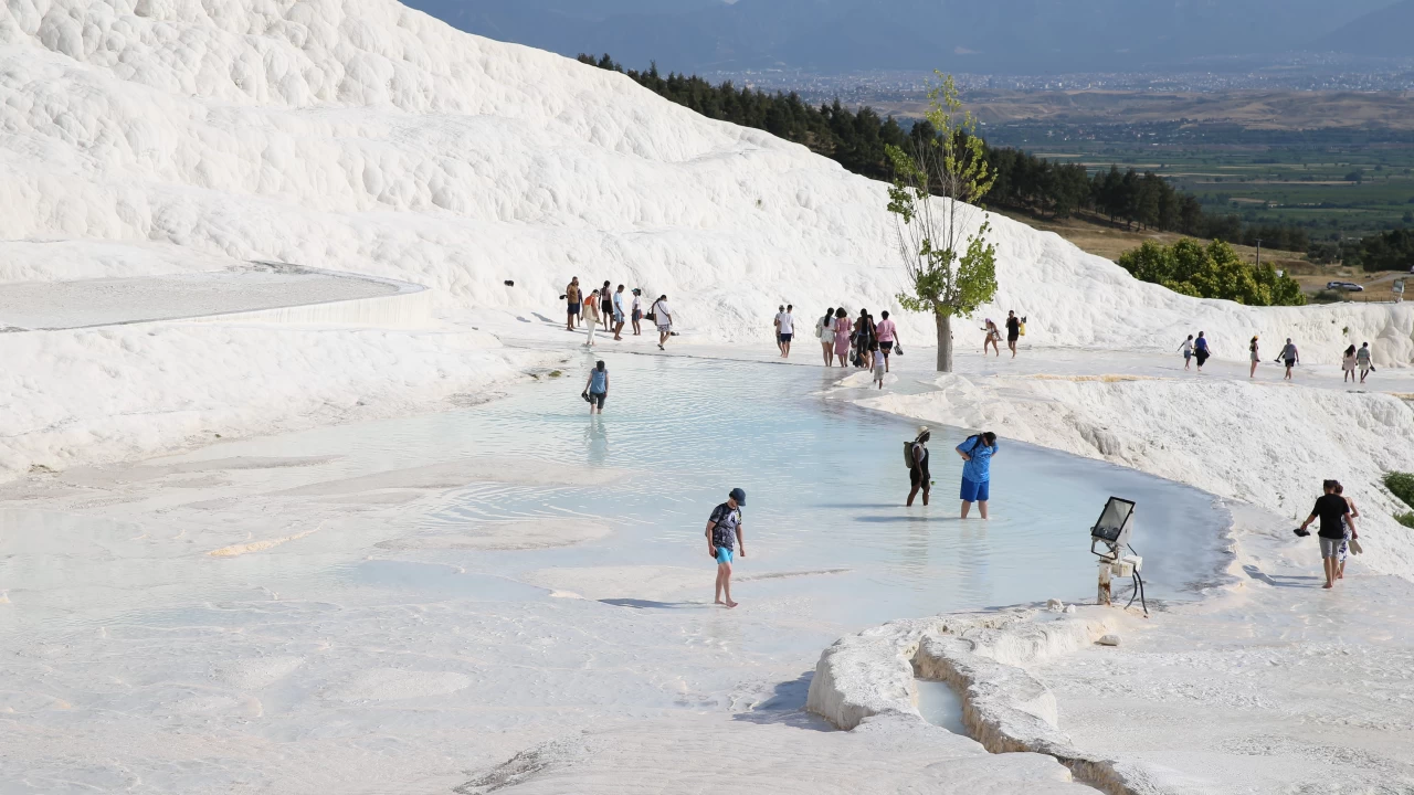 Pamukkale'de bayram tatili hareketliliği yaşanıyor