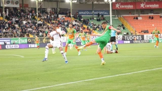 Paul Onuachu'suz Trabzonspor, zirvede yara ald�