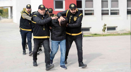 Polis baskınında evleri cephanelik gibi çıktı