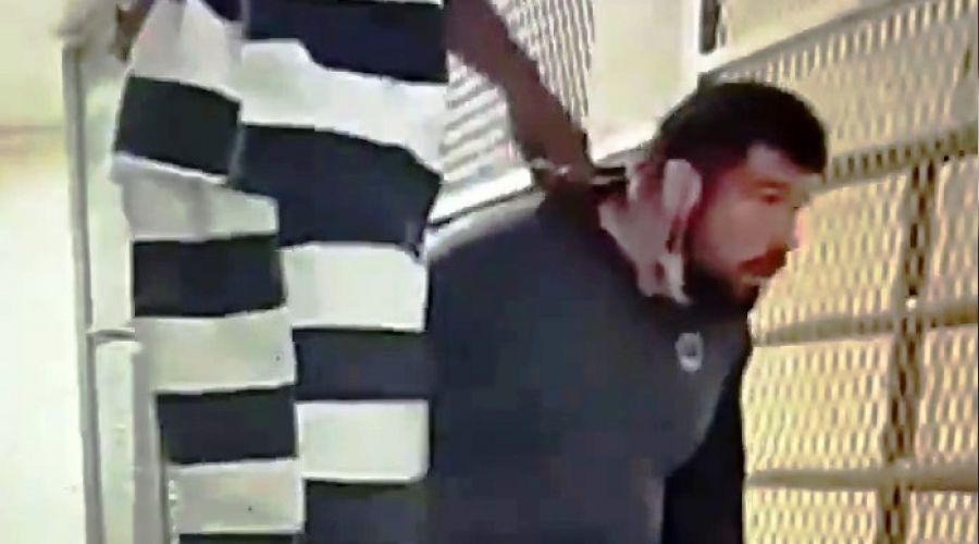 Polis, gardiyan� rehin alan mahkumu �ld�rd�