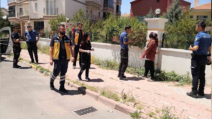 Polise b��akla, gazetecilere ta�la sald�rd�