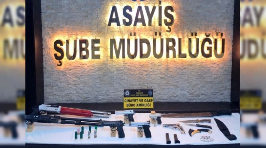 Polisin bask�n yapt��� evden cephanelik ��kt�