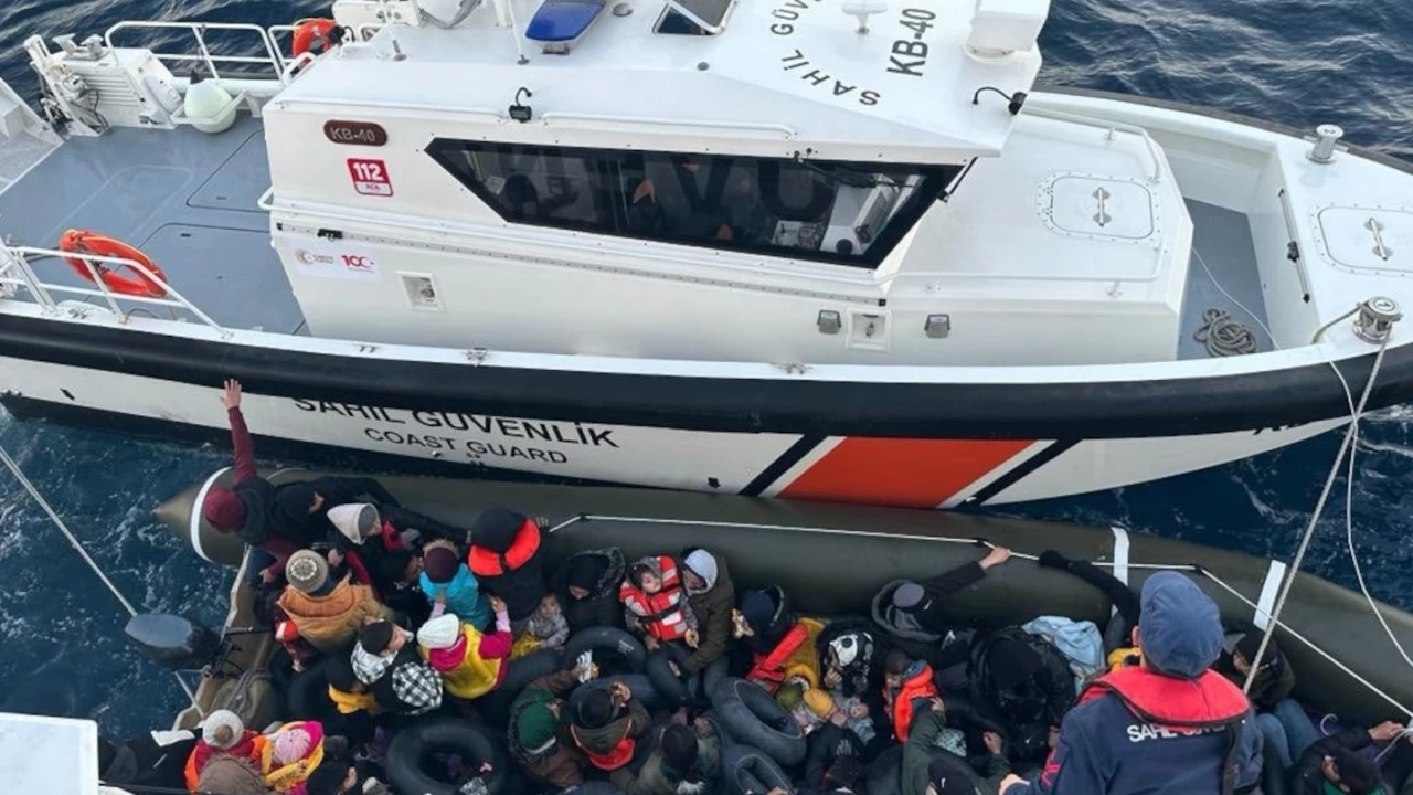 Radarla tespit edilen 40 düzensiz göçmen yakalandı