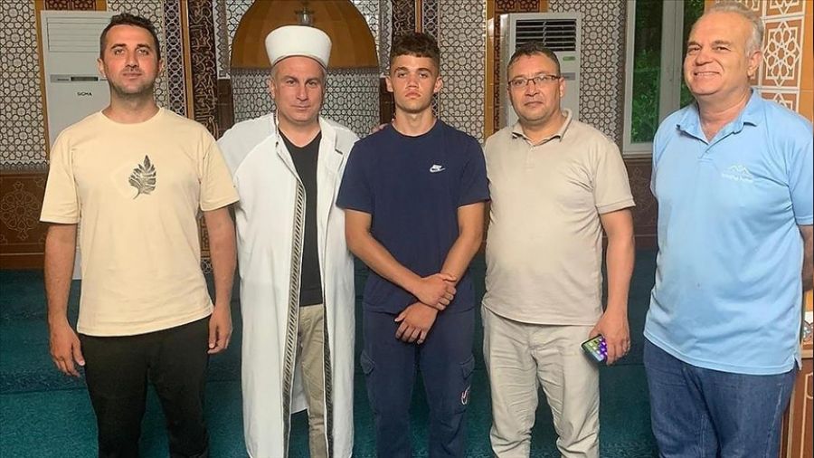 Rehberden etkilendi, M�sl�man oldu