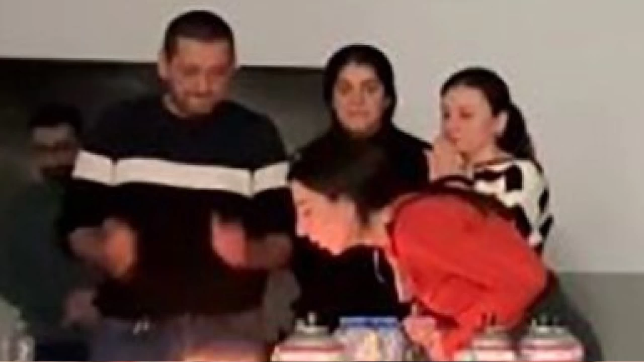 Rehine krizinde doğum günü kutlaması