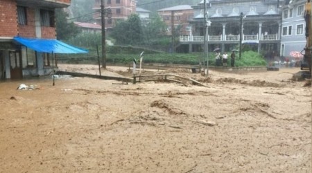 Rize'de sağanak sel ve heyelana neden oldu