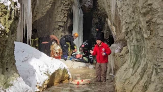 Safranbolu'da otomobil 30 metreden kanyona uçtu