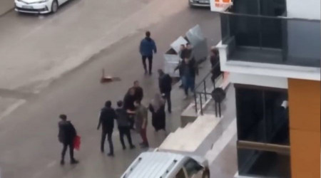 Saanak ya altnda dakikalarca kavga ettiler