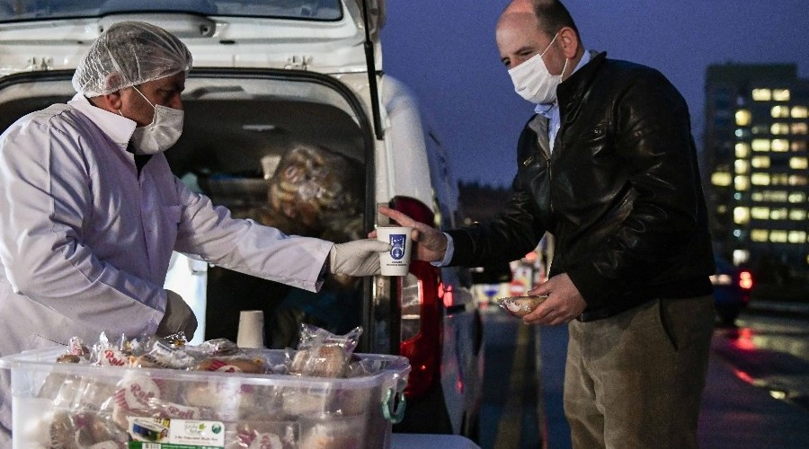 Sağlık çalışanlarına, hasta ve hasta yakınlarına ücretsiz sıcak çorba hizmeti