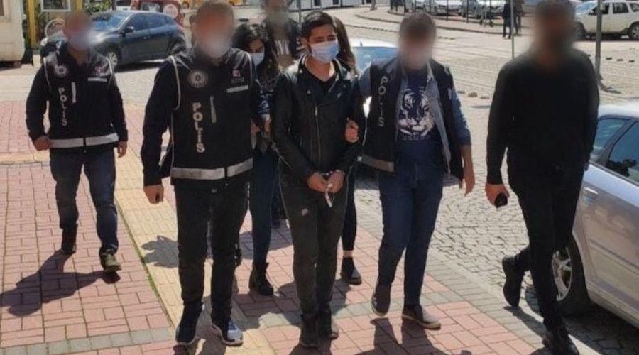 Sahte 100 TL'leri piyasaya s�ren 3 ki�i tutukland�
