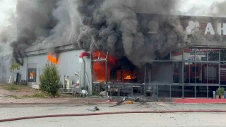 Sakarya'da restoran alevlere teslim oldu: �ok say�da ekip sevk edildi