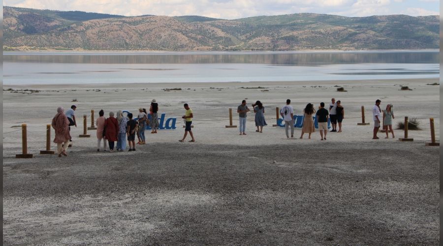 Salda Gölü ziyaretçileri ile buluşmaya başladı