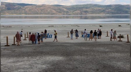 Salda Gölü ziyaretçileri ile buluşmaya başladı