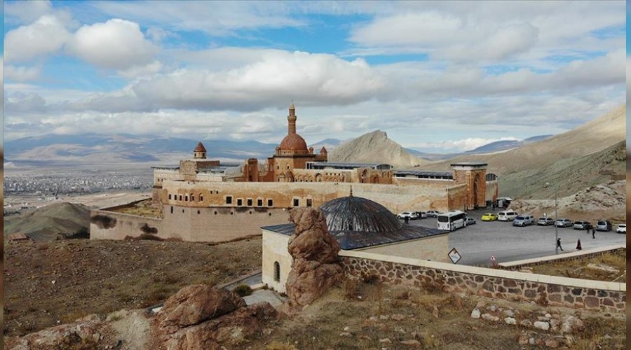 Salgına rağmen turist aktı