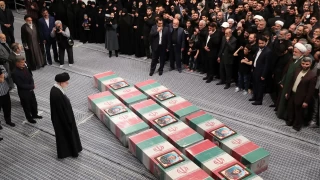 Şam konsolosluğunda ölenler için Tahran'da tören düzenlendi