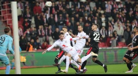 Samsun zirvede emin adımlarla ilerliyor