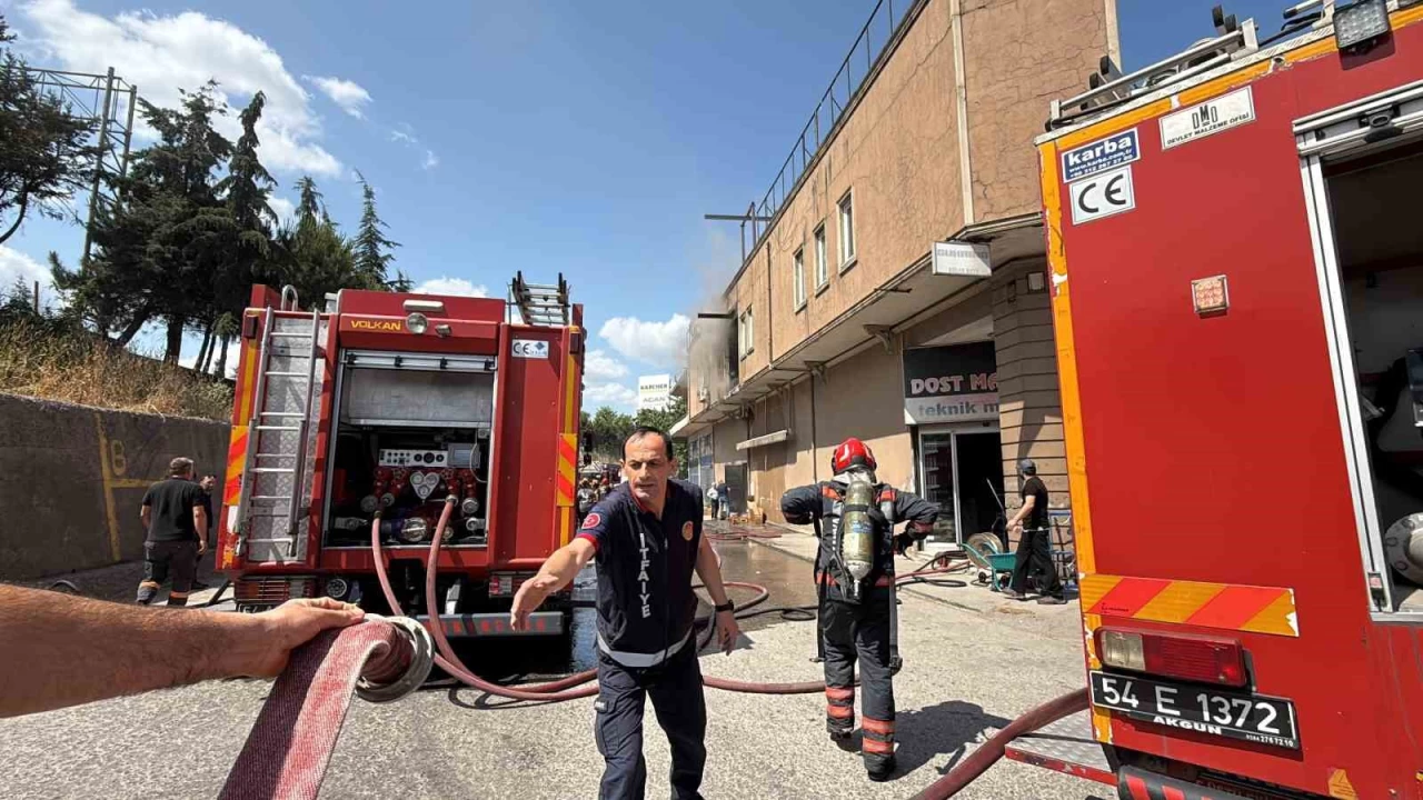 Sanayi sitesindeki çıkan yangın panik oluşturdu