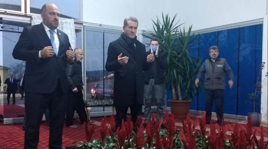 Sar�g�l'den Ba� Hoca'n�n kabrine ziyaret