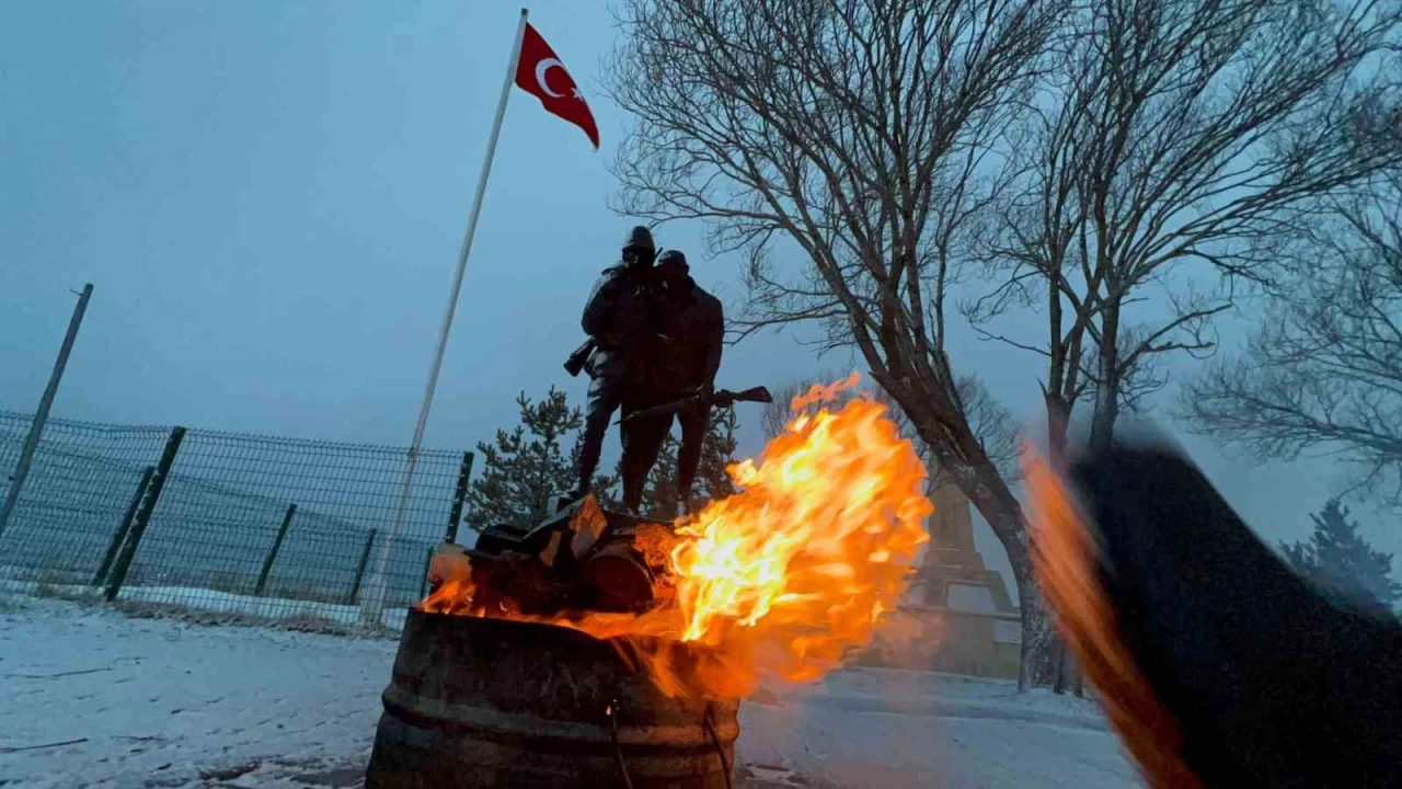 Sarıkamış Harekatı'nın 109. yılı: Öğrenciler eksi 15 derecede 'saygı' nöbeti tuttu