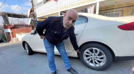 Sarıyer'de, gece vakti maket bıçakla 10 aracın lastiğini kesti