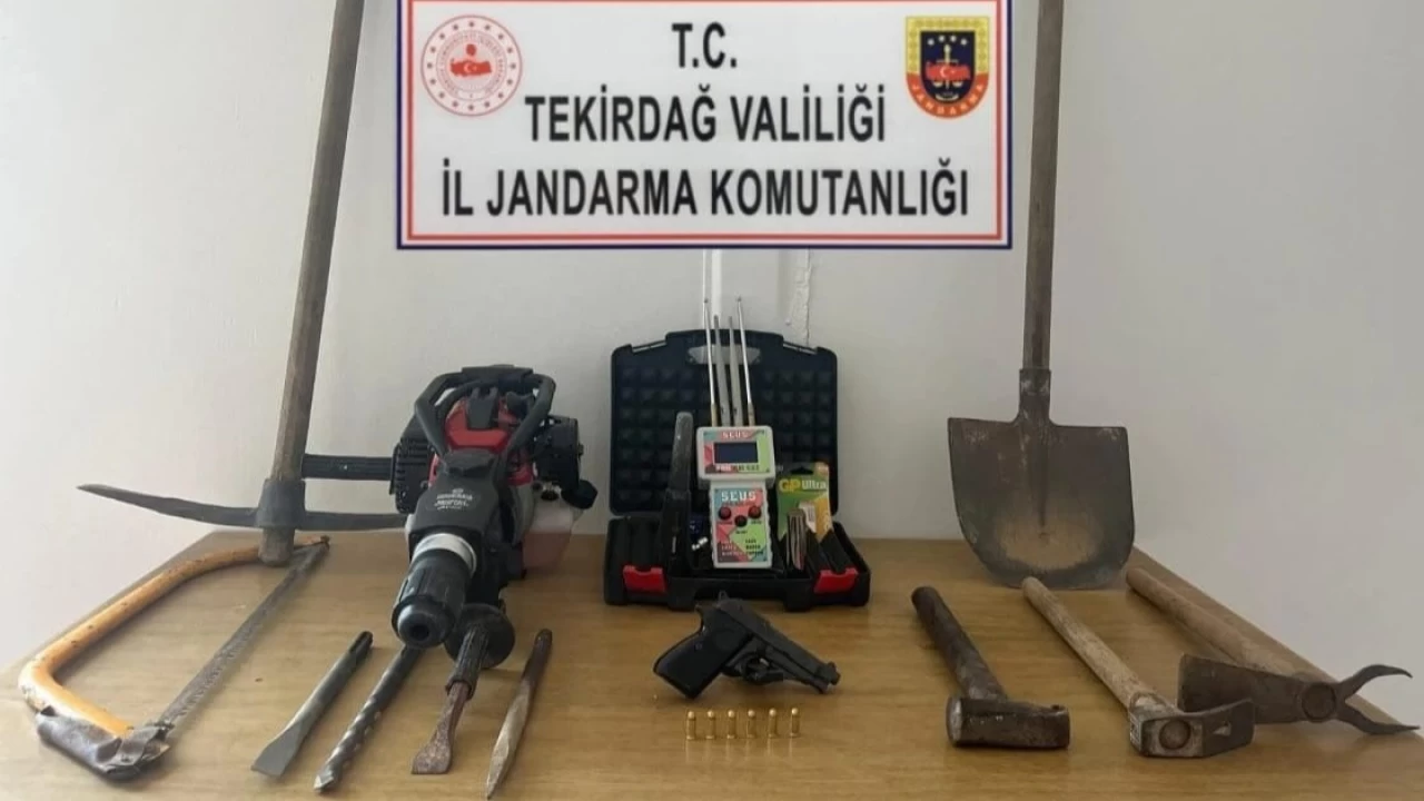 �ark�y'de defineci 6 �ah�s su��st� yakaland�