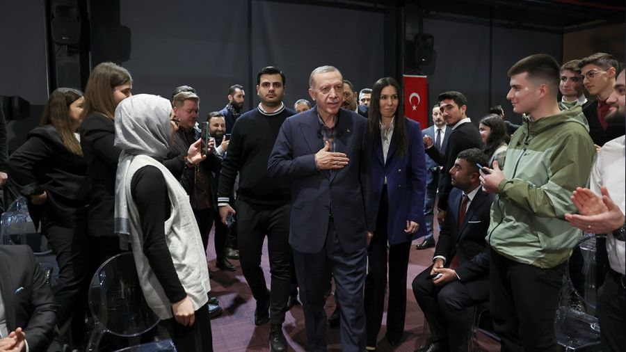 'Say�n K�l��daro�lu, bize pas att�'