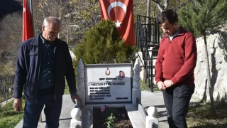 ehit retmen Necmettin Ylmaz' ailesi ve lise retmenleri unutamyor