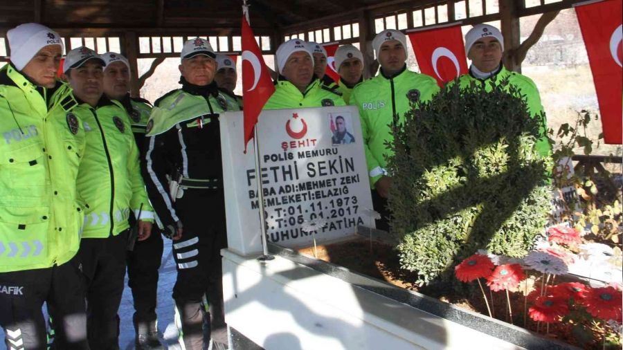 Şehit polis Fethi Sekin kabri başında anıldı