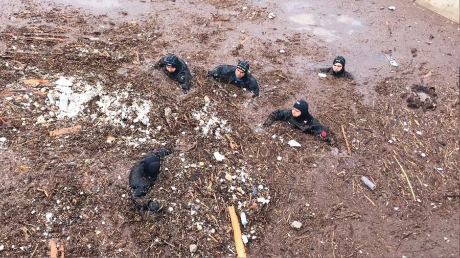 Selde kaybolan hamile kad�n� ve k�z�n� arama �al��malar� 5'inci g�nde de s�r�yor