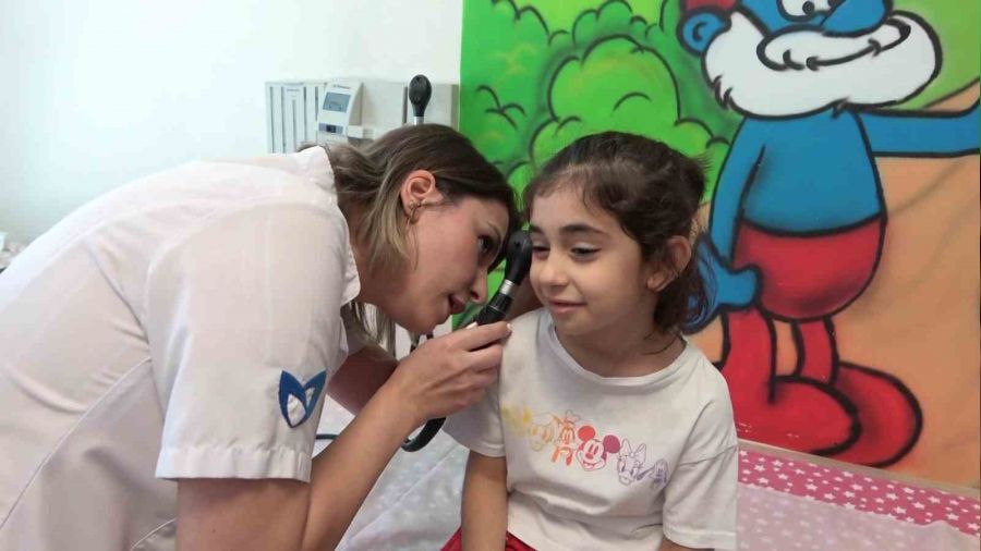 Sıcak havalarda çocukları güneşten koruyun