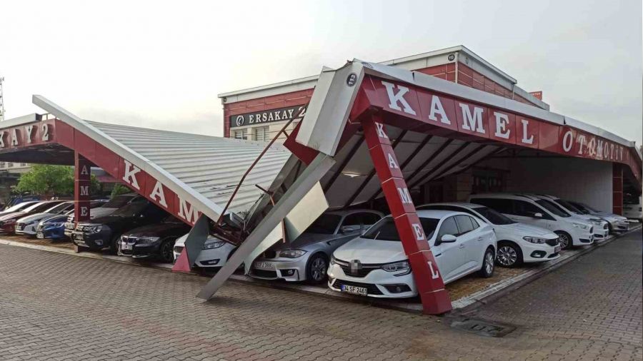 �iddetli ya��� galerilerin �at�lar�n� ��kertti