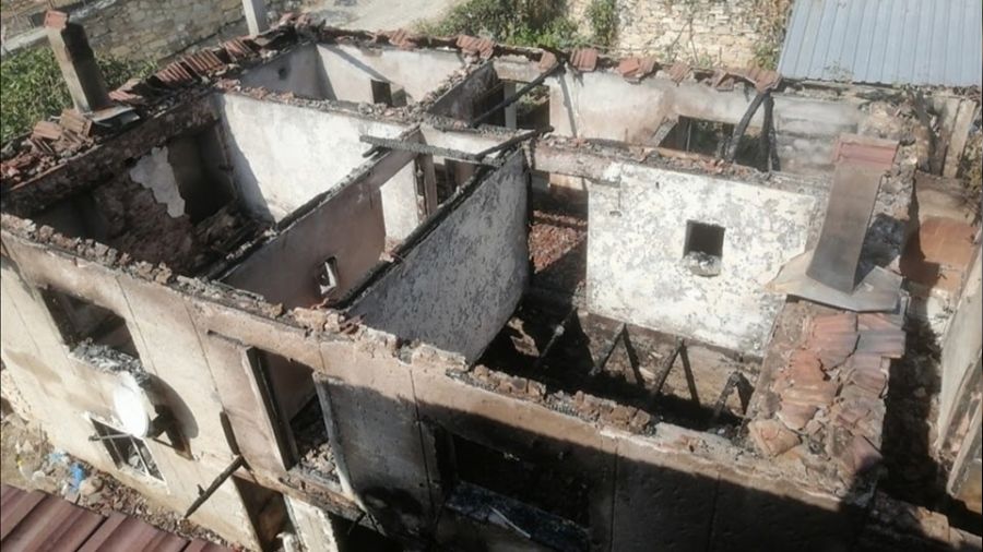 Simav'da 2 ev, 1 ahır ve 1 çatı küle döndü